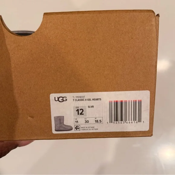 UGG Girls Classic Gel Hearts Boots size 12 Sleek Silver - Picture 12 of 12